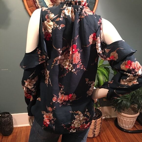 Hunter Green ruffle cold shoulder chiffon top - Picture 6 of 7